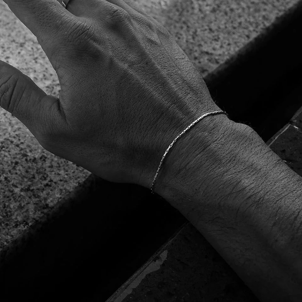 Wire Bracelet (Silver)